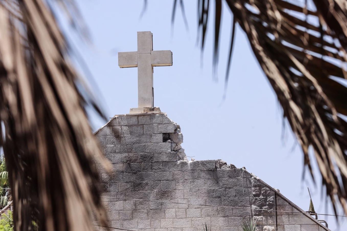 Nhà thờ Công giáo ở Gaza  trúng đạn của Israel